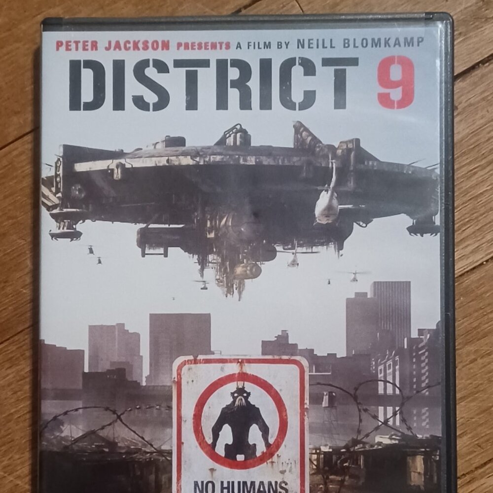 District 9 DVD (SCI-FI movie) - Picture 2 of 8